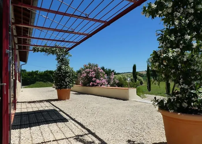 Exceptionnel Loft Style Industriel Equipe 15 Personnes Avec Piscine Et Jacuzzi Villebramar