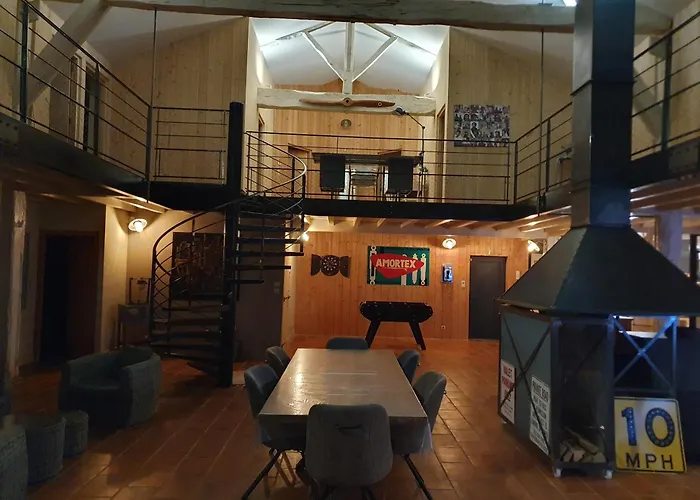 Exceptionnel Loft Style Industriel Equipe 15 Personnes Avec Piscine Et Jacuzzi 別荘